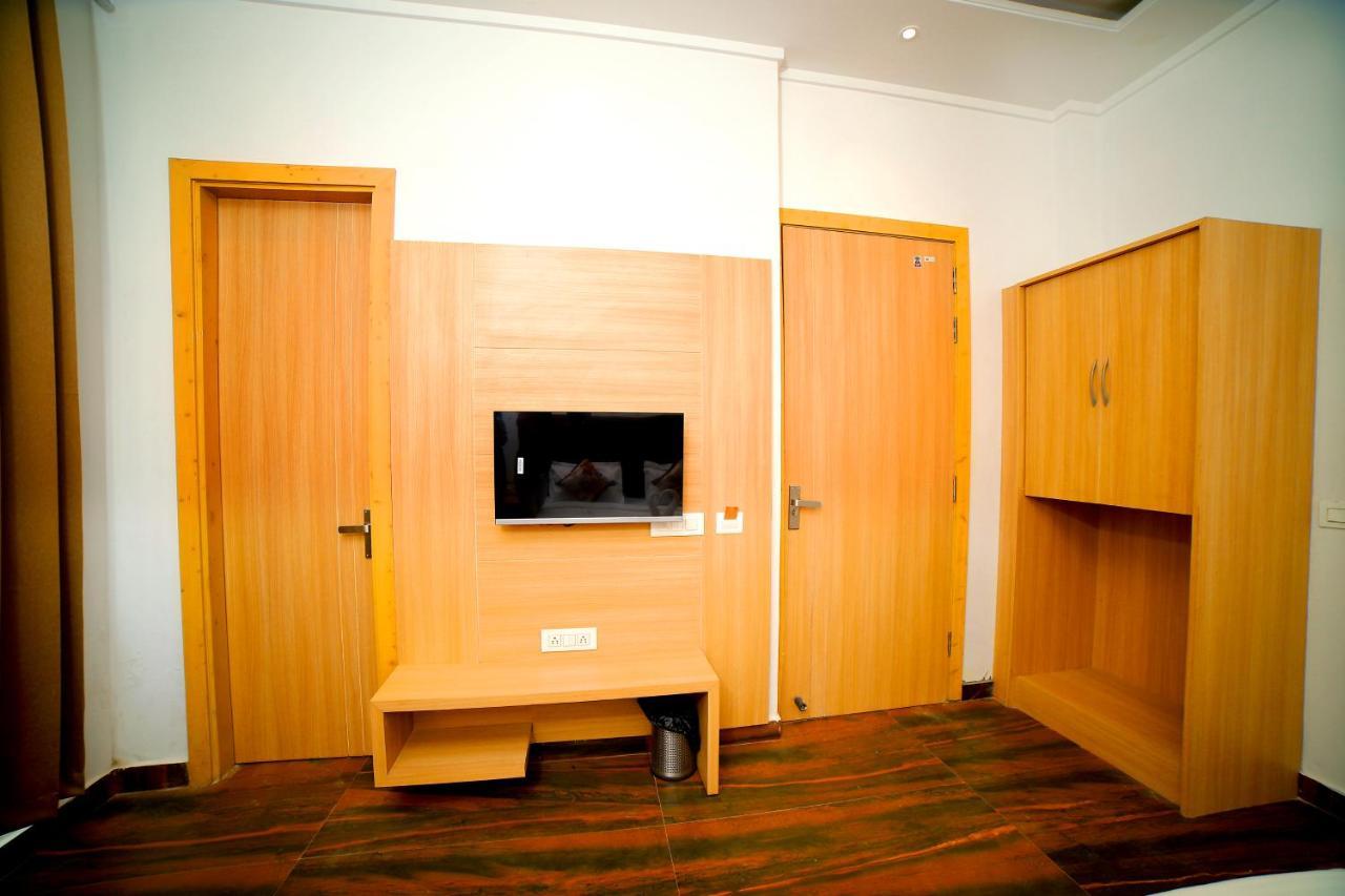 Hotel Diamond View Amritsar Bagian luar foto