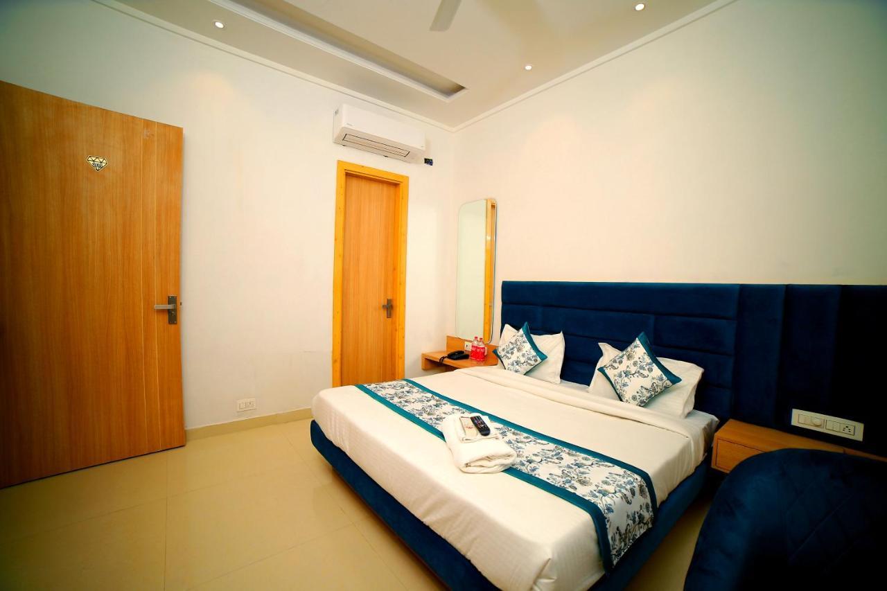 Hotel Diamond View Amritsar Bagian luar foto