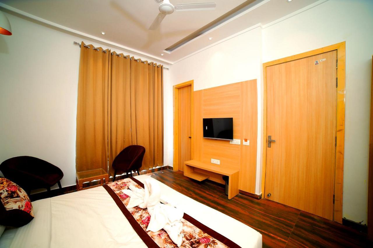 Hotel Diamond View Amritsar Bagian luar foto