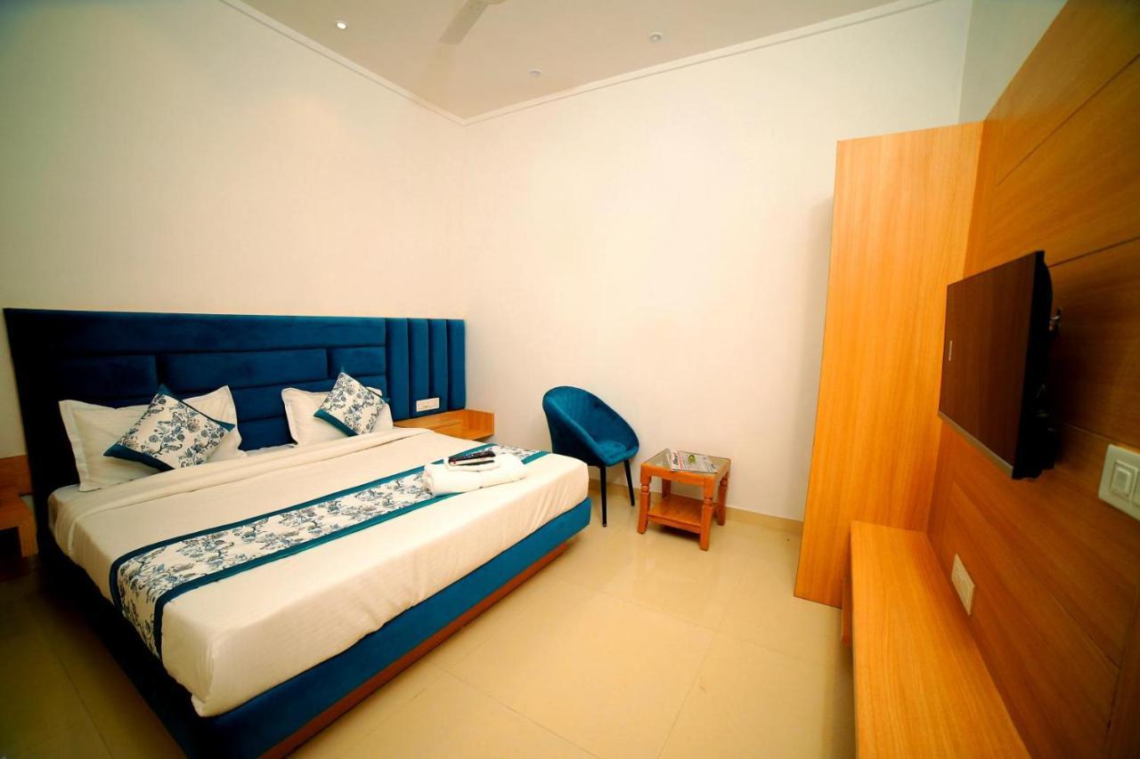 Hotel Diamond View Amritsar Bagian luar foto