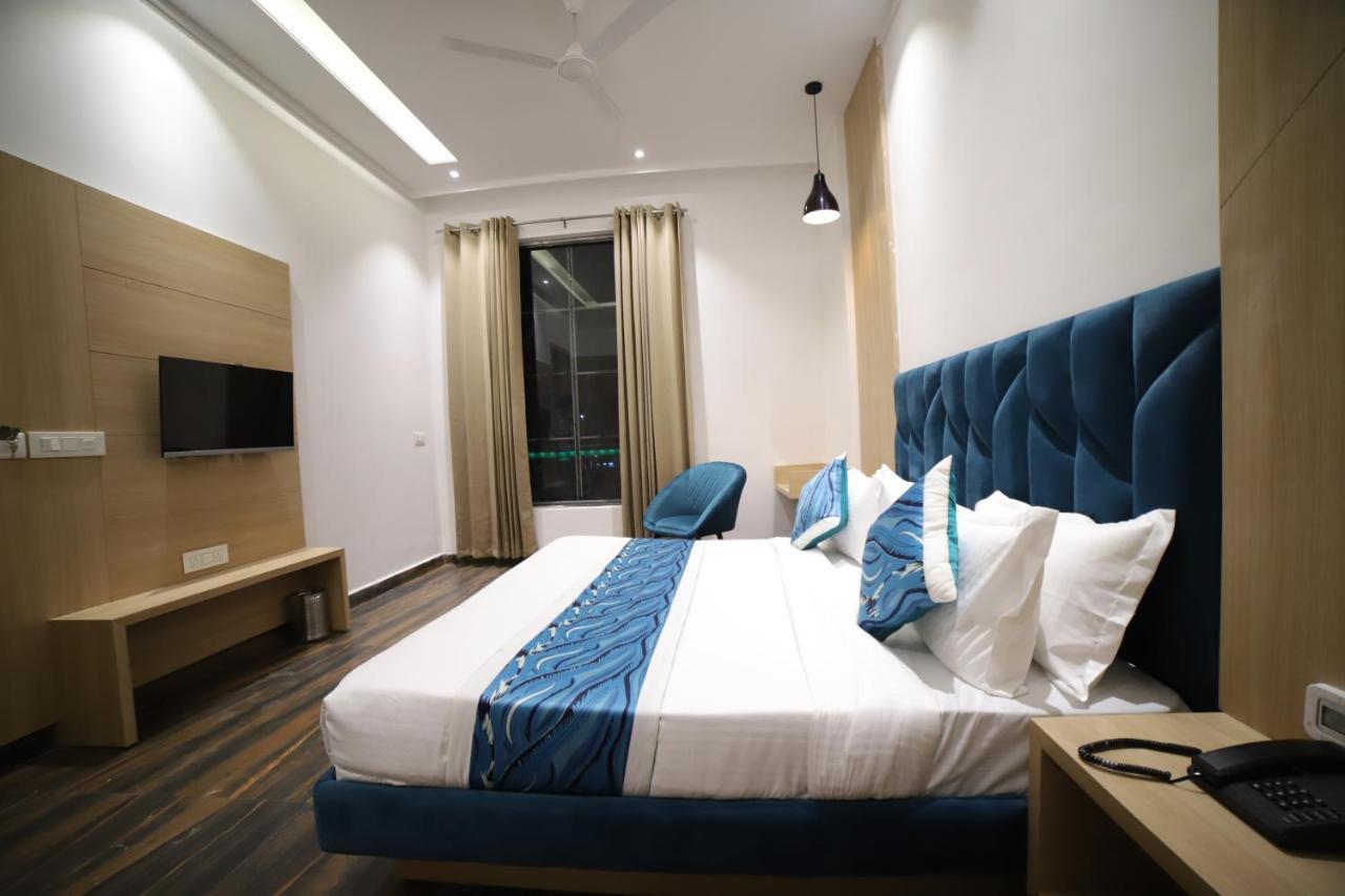 Hotel Diamond View Amritsar Bagian luar foto