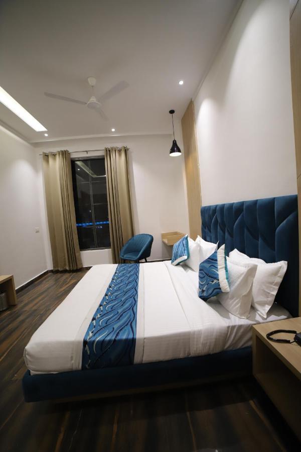 Hotel Diamond View Amritsar Bagian luar foto