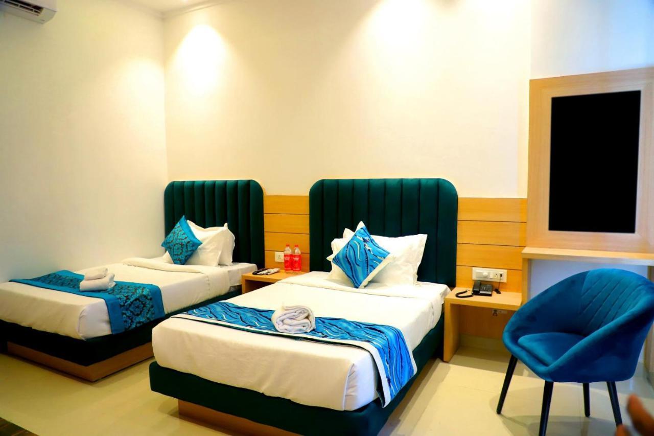 Hotel Diamond View Amritsar Bagian luar foto