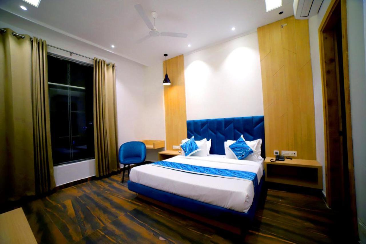 Hotel Diamond View Amritsar Bagian luar foto