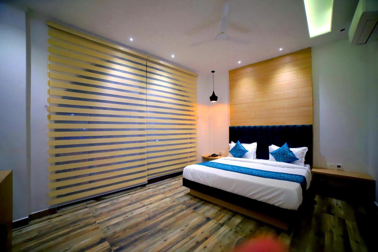 Hotel Diamond View Amritsar Bagian luar foto